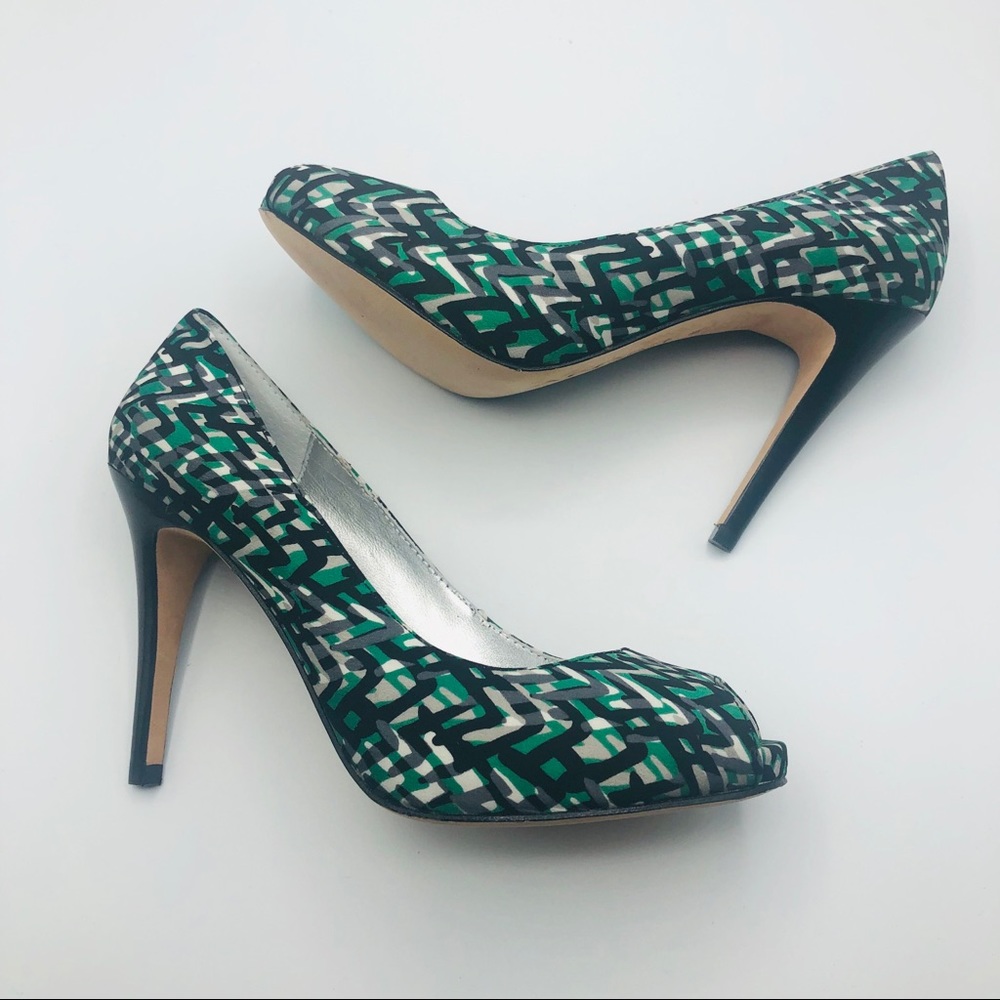 DKNY peep toe pumps 4” heel size 7 NWOT